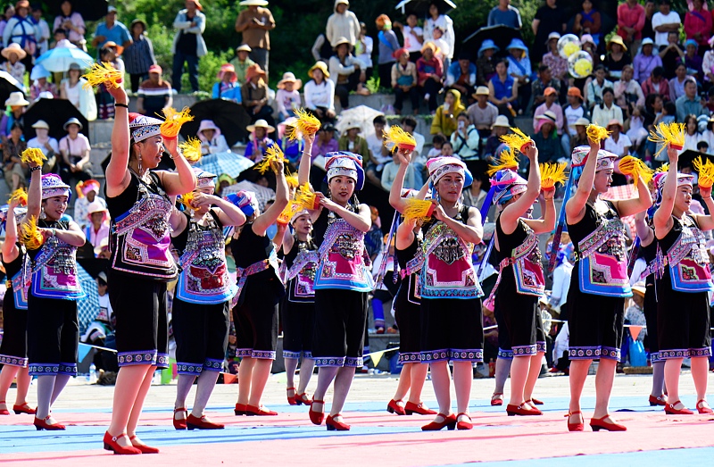 सतरंगी युन्नान, अद्भुत जनजातीय पोशाक सांस्कृतिक महोत्सव