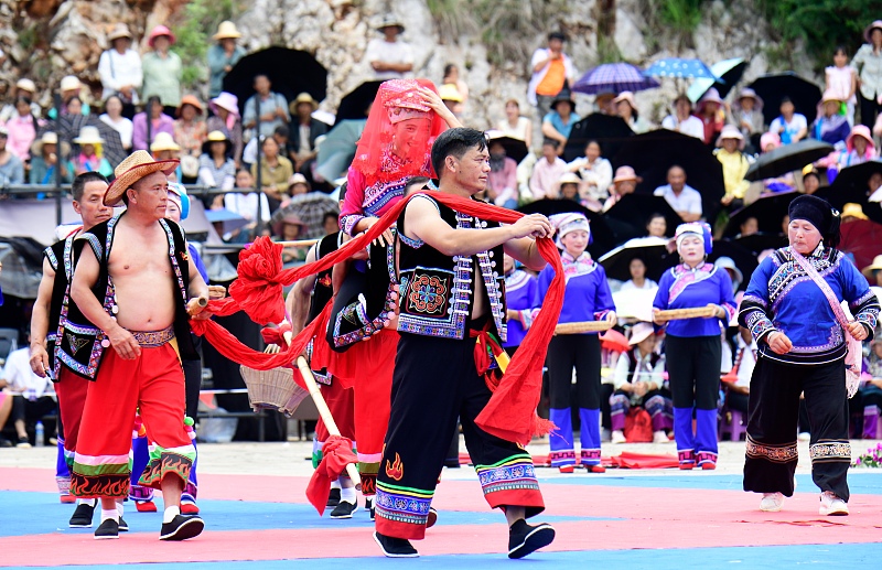 सतरंगी युन्नान, अद्भुत जनजातीय पोशाक सांस्कृतिक महोत्सव
