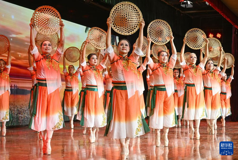 शिनजियांग: वरिष्ठ नागरिकों द्वारा परंपरागत नृत्य की झलक