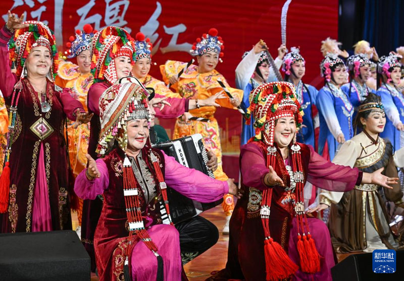 शिनजियांग: वरिष्ठ नागरिकों द्वारा परंपरागत नृत्य की झलक