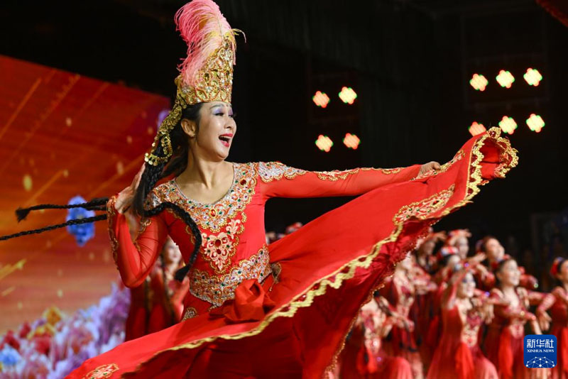 शिनजियांग: वरिष्ठ नागरिकों द्वारा परंपरागत नृत्य की झलक