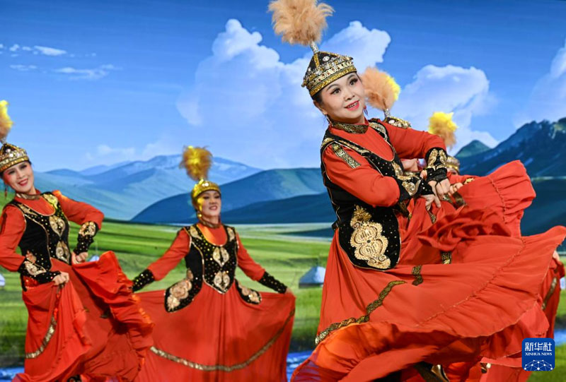 शिनजियांग: वरिष्ठ नागरिकों द्वारा परंपरागत नृत्य की झलक