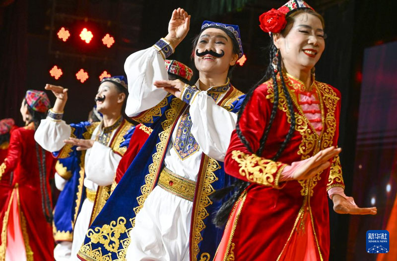 शिनजियांग: वरिष्ठ नागरिकों द्वारा परंपरागत नृत्य की झलक