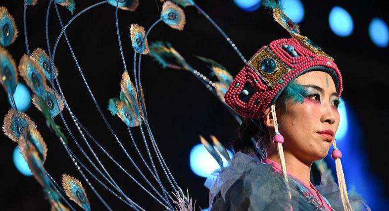 शीत्सांग के प्रथम जनजातीय मंच परिधान डिज़ाइन प्रतियोगिता ल्हासा में आयोजित