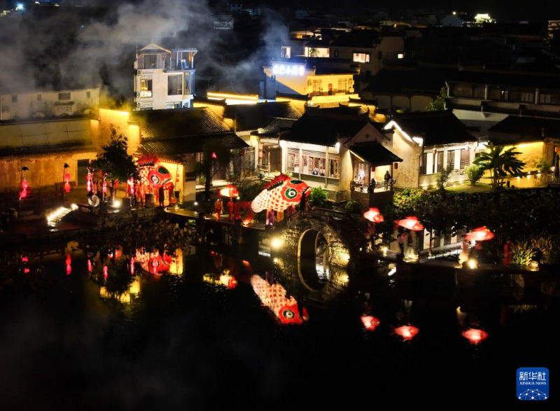 अन्हुई चेंगकान में अमूर्त सांस्कृतिक धरोहर मछली की बत्तियों से रातें जगमगाईं