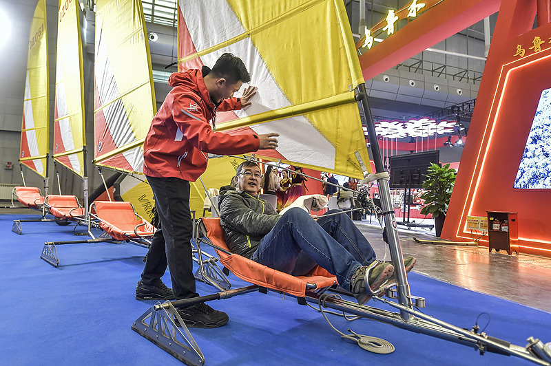 शिनजियांग उरुमची: उन्नीसवाँ शिनजियांग शीतकालीन प्रदर्शनी रंगारंग और भव्य