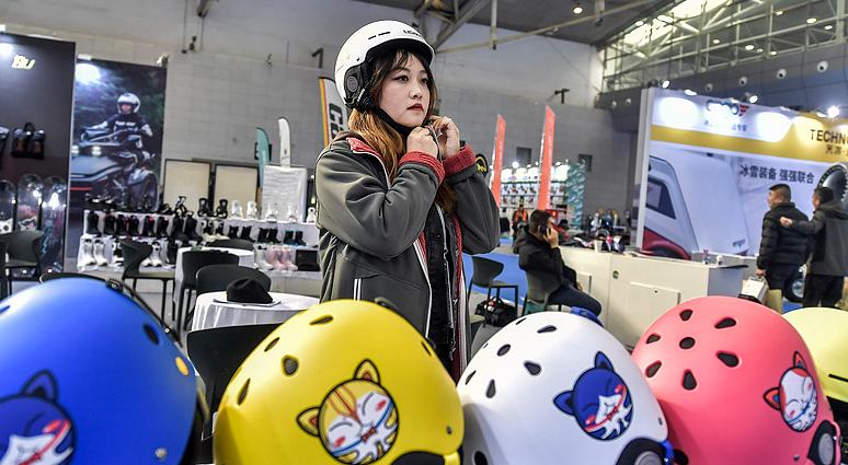 शिनजियांग उरुमची: उन्नीसवाँ शिनजियांग शीतकालीन प्रदर्शनी रंगारंग और भव्य