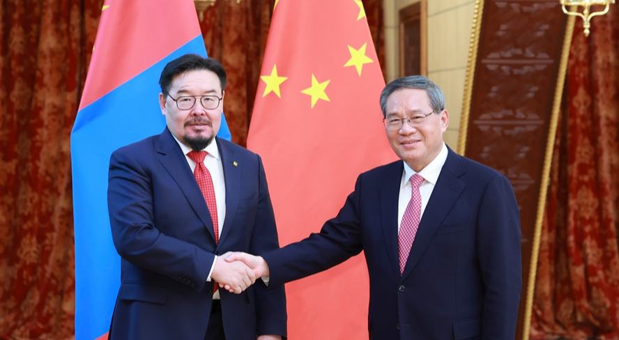 ली छ्यांग ने मंगोलियाई प्रधानमंत्री गोम्बोजाविन ज़ंदनशातर से मुलाकात की