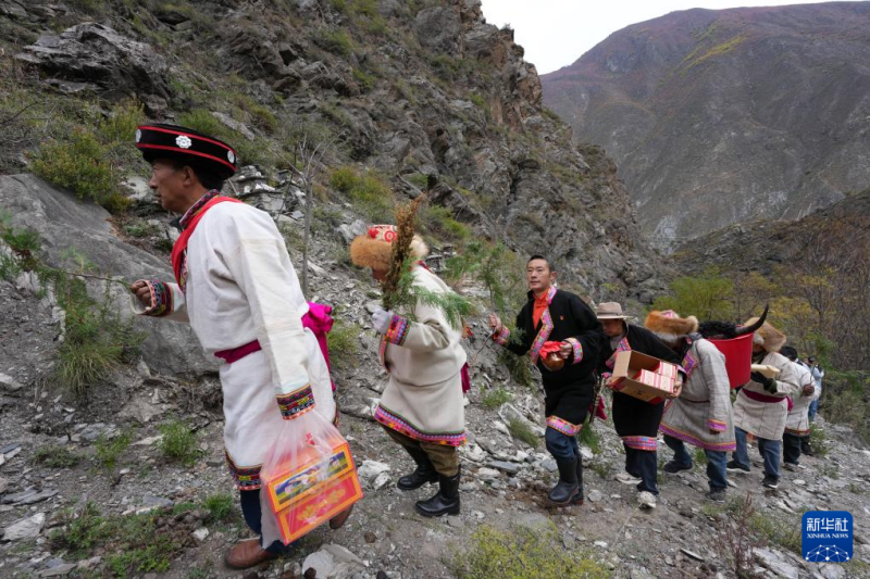 सिचुआन के माओ काउंटी में च्यांग समुदाय के नववर्ष का हर्षोल्लास से स्वागत