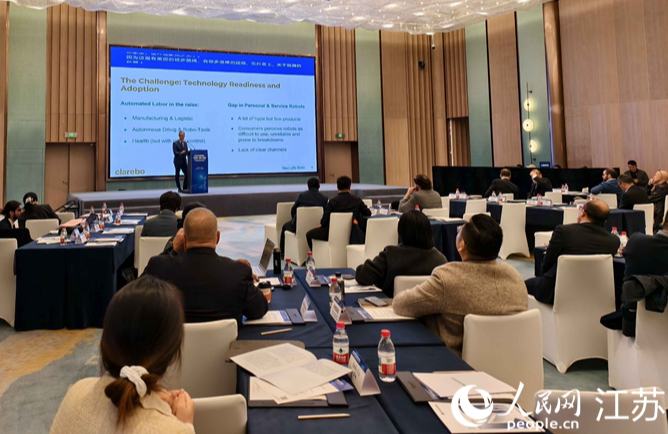 2025 के जनवरी से अक्टूबर तक, नानजिंग के रोबोटिक्स मुख्य उद्योगों का पैमाना 330 अरब युआन तक पहुँचा