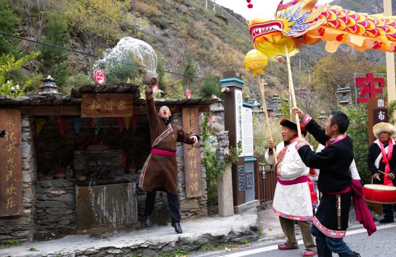 सिचुआन के माओ काउंटी में च्यांग समुदाय के नववर्ष का हर्षोल्लास से स्वागत