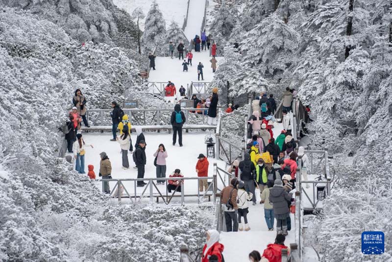 युनान दाली का चांगशान: बर्फ़ीली वादियाँ पर्यटकों के आकर्षण का केंद्र बनीं