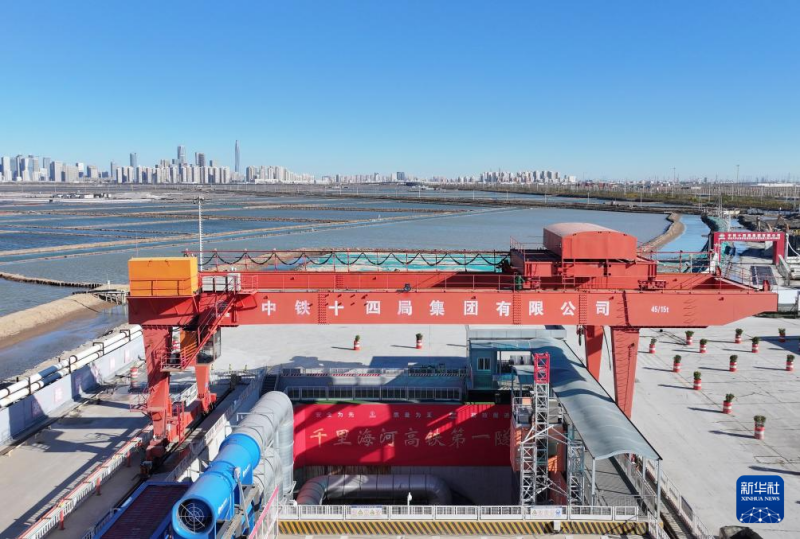 विशाल हाइहे नदी के हाई-स्पीड रेलमार्ग की पहली लंबी सुरंग सफलतापूर्वक निर्मित