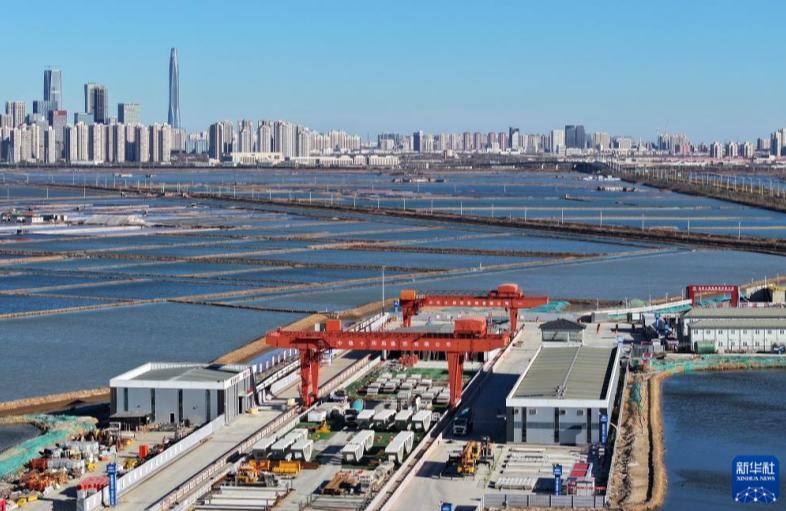 विशाल हाइहे नदी के हाई-स्पीड रेलमार्ग की पहली लंबी सुरंग सफलतापूर्वक निर्मित