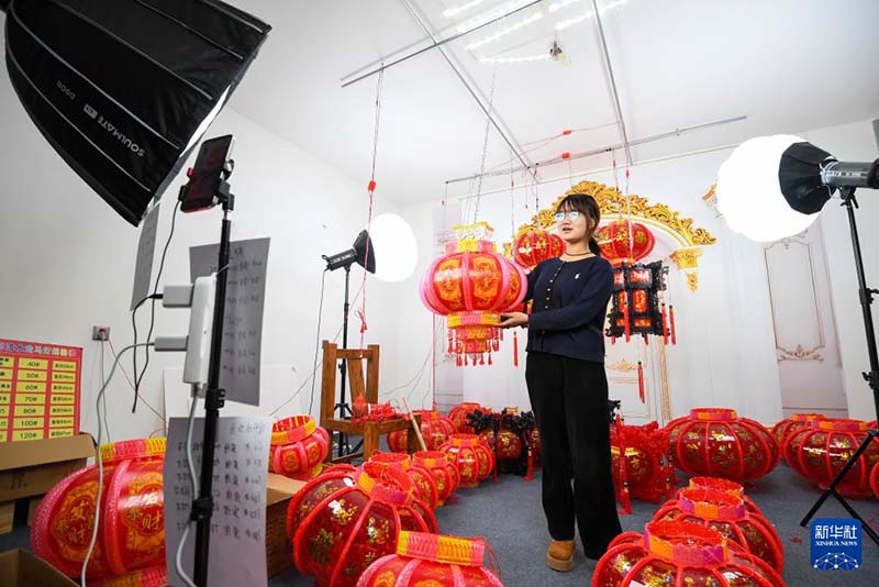 हेबेई शिजिआजुआंग：गाओचेंग महल दीपक की शीघ्र तैयारी