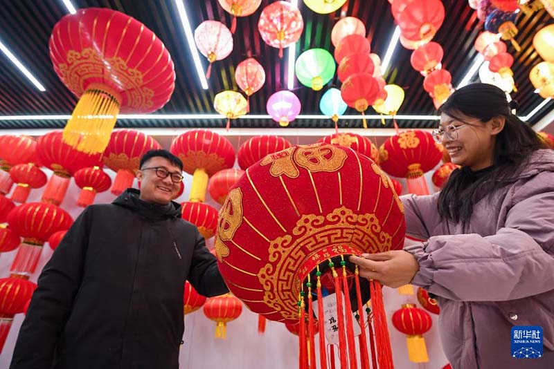 हेबेई शिजिआजुआंग：गाओचेंग महल दीपक की शीघ्र तैयारी