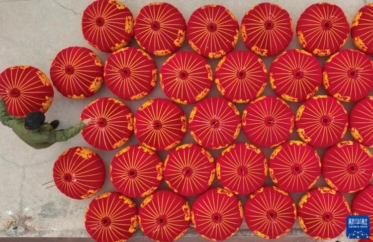 हेबेई शिजिआजुआंग:गाओचेंग महल दीपक की शीघ्र तैयारी