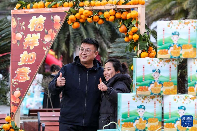 गांसू प्रांत के लोंगनान नगर में “शीत अयनांत महा-हाट” बना किसानों की आय बढ़ाने का माध्यम