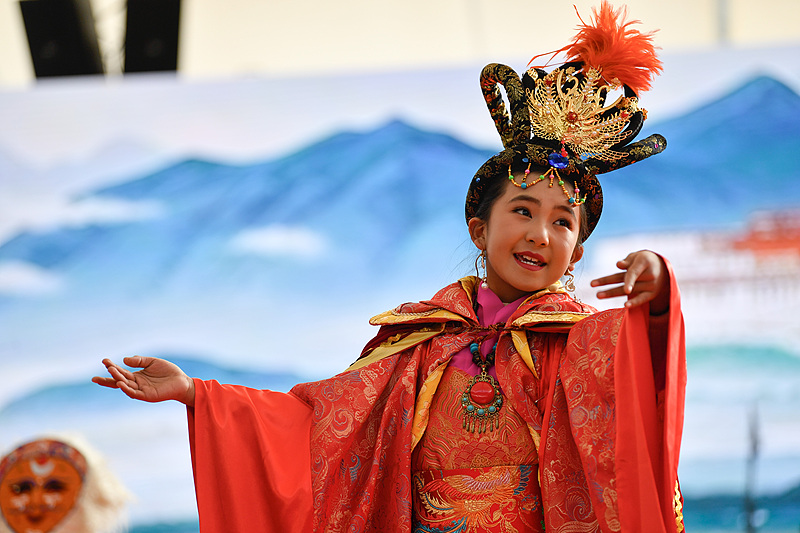 ज़ोंगजियाओ लुकांग में शीत्सांग के जनसंगीत समारोह की भावपूर्ण प्रस्तुति