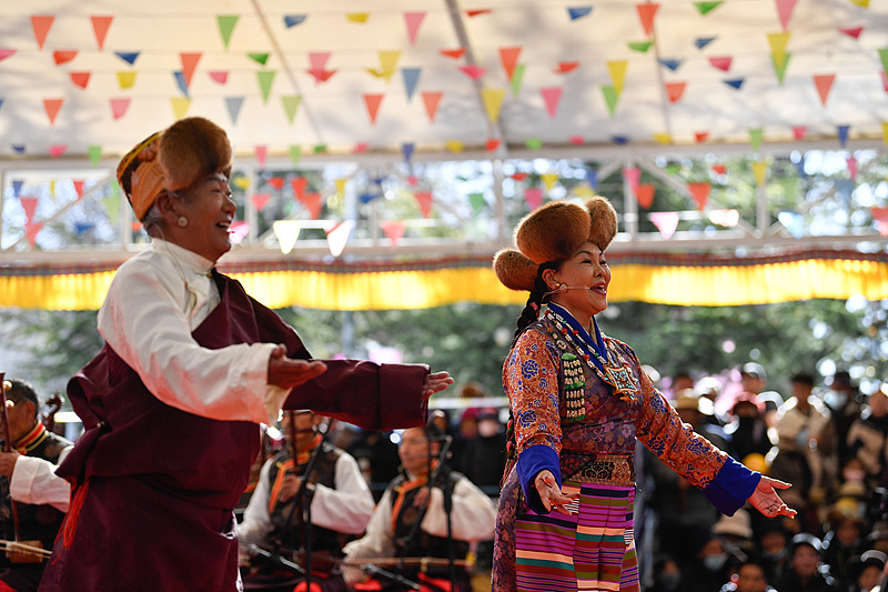 ज़ोंगजियाओ लुकांग में शीत्सांग के जनसंगीत समारोह की भावपूर्ण प्रस्तुति