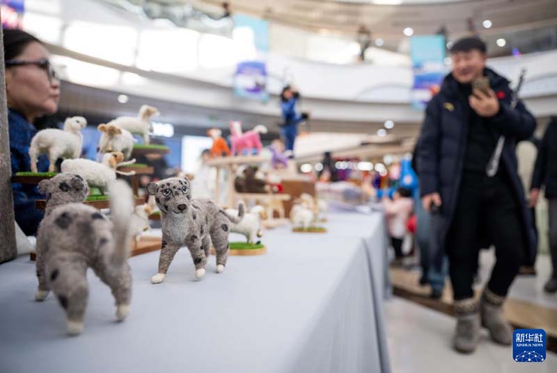 आतंरिक मंगोलिया स्वायत्त प्रदेश के मंजौली शहर में चीन-रूस-मंगोलिया पारंपरिक हस्तशिल्प आदान-प्रदान जोरों पर