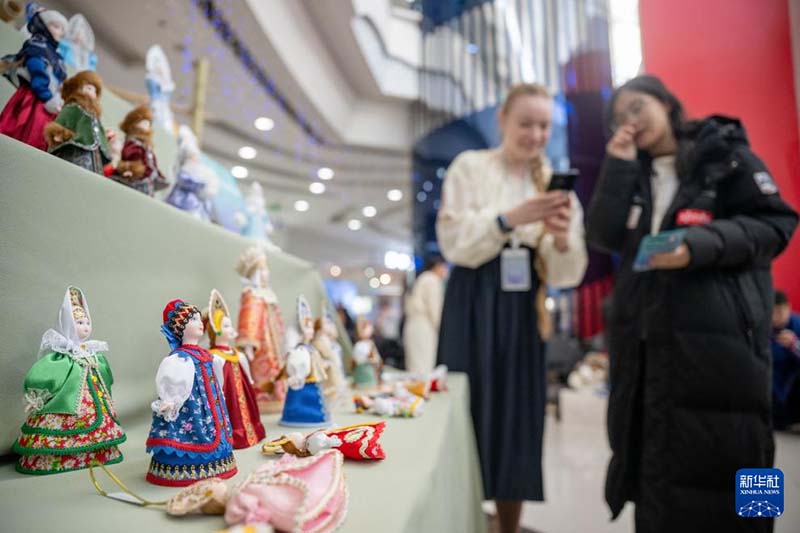 आतंरिक मंगोलिया स्वायत्त प्रदेश के मंजौली शहर में चीन-रूस-मंगोलिया पारंपरिक हस्तशिल्प आदान-प्रदान जोरों पर