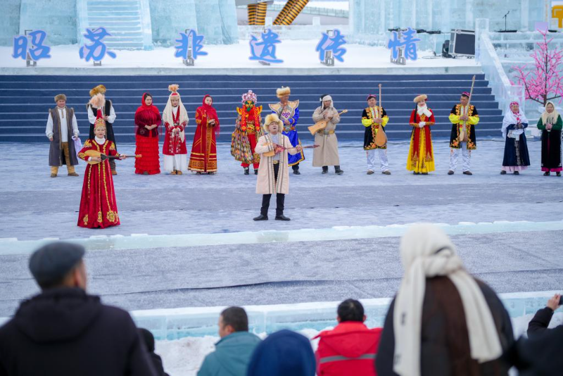 शिनजियांग के झाओसू में नववर्ष स्वागत हेतु अमूर्त सांस्कृतिक विरासत का प्रदर्शन