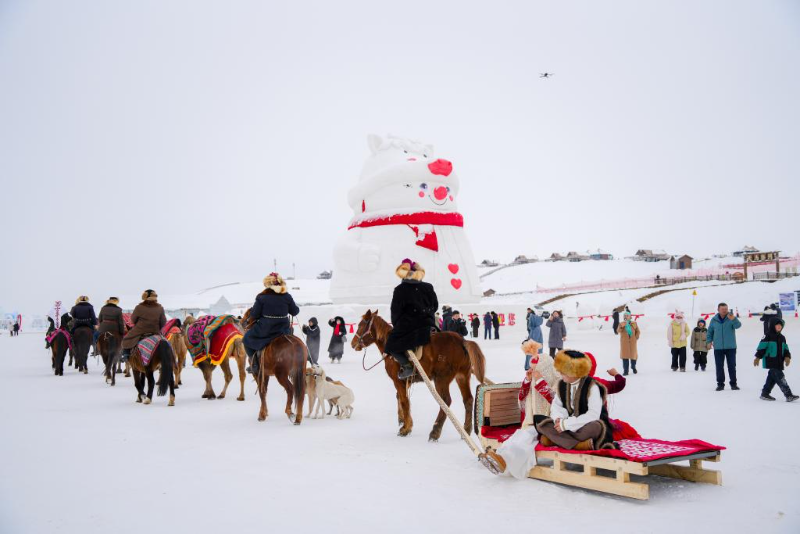 शिनजियांग के झाओसू में नववर्ष स्वागत हेतु अमूर्त सांस्कृतिक विरासत का प्रदर्शन