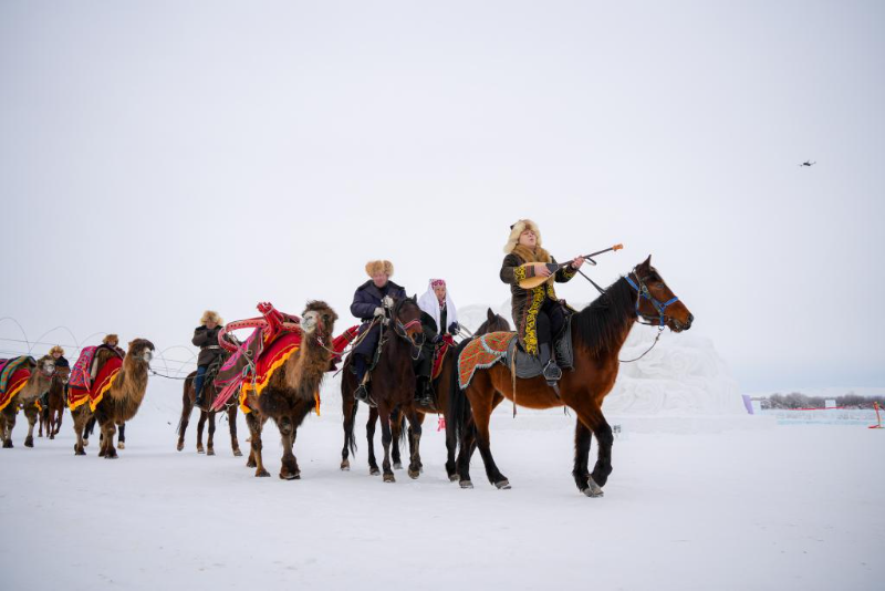 शिनजियांग के झाओसू में नववर्ष स्वागत हेतु अमूर्त सांस्कृतिक विरासत का प्रदर्शन