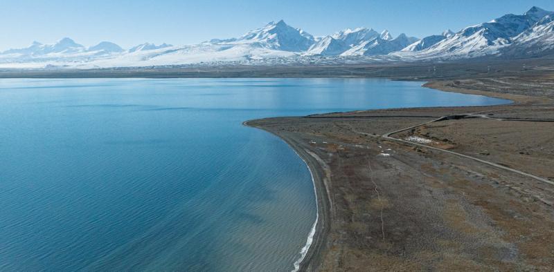 शीत्सांग: नीले पानी वाले पेइकु झील का हवाई दृश्य