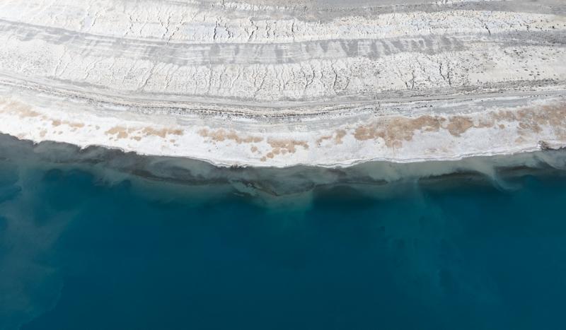 शीत्सांग: नीले पानी वाले पेइकु झील का हवाई दृश्य