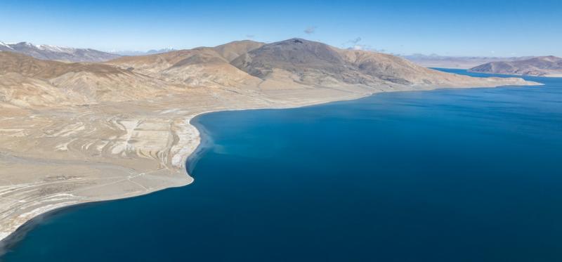 शीत्सांग: नीले पानी वाले पेइकु झील का हवाई दृश्य