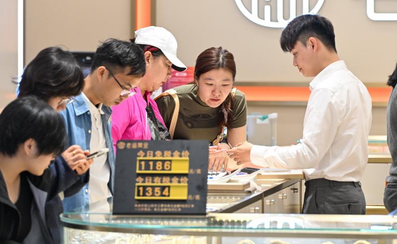 नए साल की छुट्टियों के दौरान हैनान द्वीप पर शुल्क-मुक्त खरीदारी का कुल आंकड़ा 71.2 करोड़ युआन तक पहुंचा