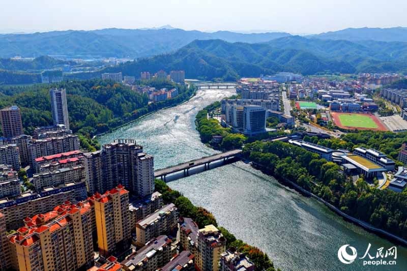 जियांग्शी शांगयोऊ: पहाड़ और नदियों के बीच बसा, चित्रवत छोटा शहर