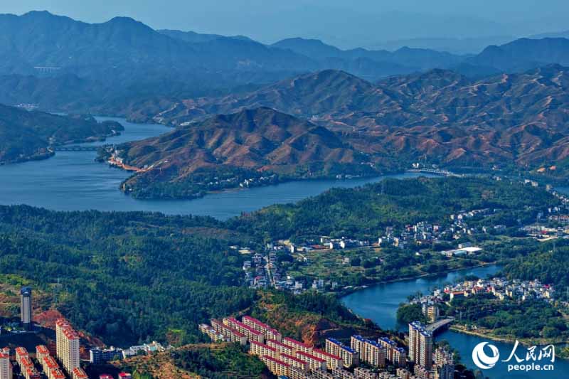 जियांग्शी शांगयोऊ: पहाड़ और नदियों के बीच बसा, चित्रवत छोटा शहर