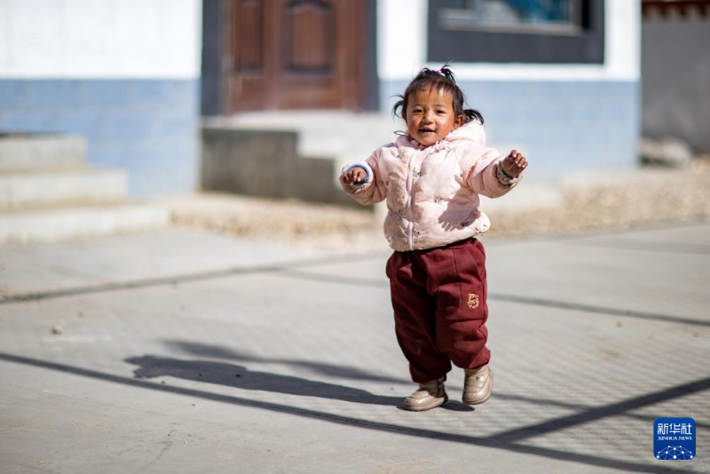 भूकंप के एक वर्ष बाद: डिंगरी काउंटी के सेनगा गाँव का पुन: दौरा