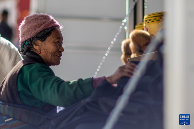 भूकंप के एक वर्ष बाद: डिंगरी काउंटी के सेनगा गाँव का पुन: दौरा