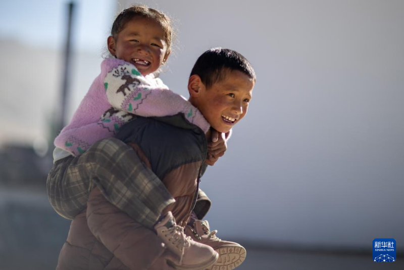 भूकंप के एक वर्ष बाद: डिंगरी काउंटी के सेनगा गाँव का पुन: दौरा