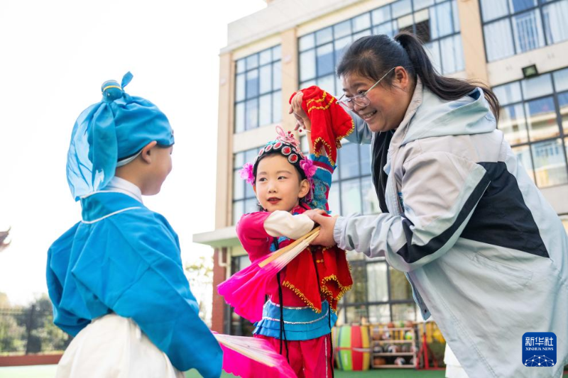 हुनान यीयांग：नान काउंटी का लोकनाट्य“दीहुआगु” विद्यालयों के कला पाठ्यक्रम में शामिल