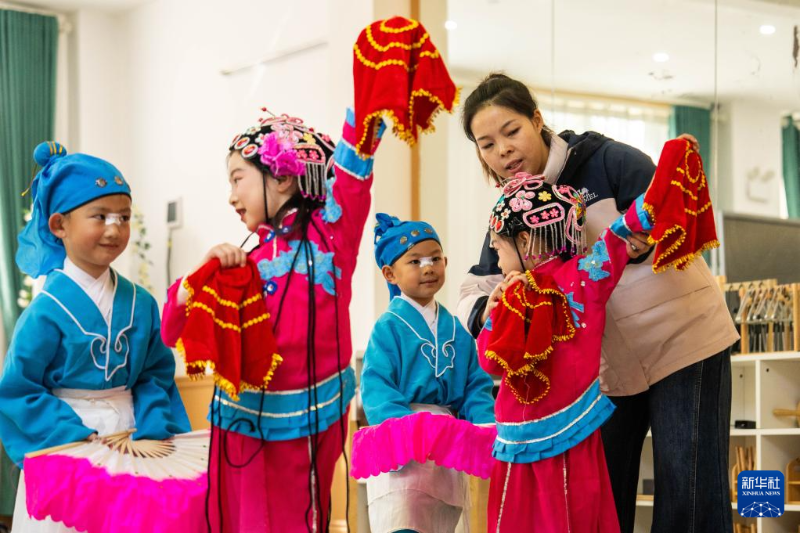 हुनान यीयांग：नान काउंटी का लोकनाट्य“दीहुआगु” विद्यालयों के कला पाठ्यक्रम में शामिल