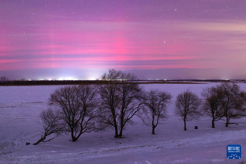 हेइलोंगजियांग में जगमगाती ध्रुवीय रोशनी का नजारा