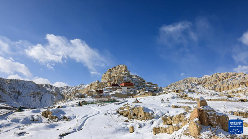 शीत्सांग के ज़ांडा में हिमपात के बाद गुगे साम्राज्य के अवशेष चित्रोपम सौंदर्य में निखरे