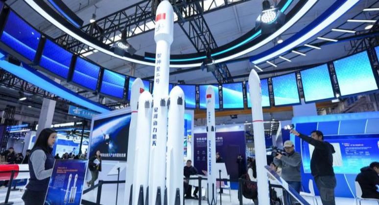 पेइचिंग में चल रही अंतर्राष्ट्रीय वाणिज्यिक अंतरिक्ष प्रदर्शनी में प्रदर्शित हुई चीन की उन्नत एयरोस्पेस क्षमता