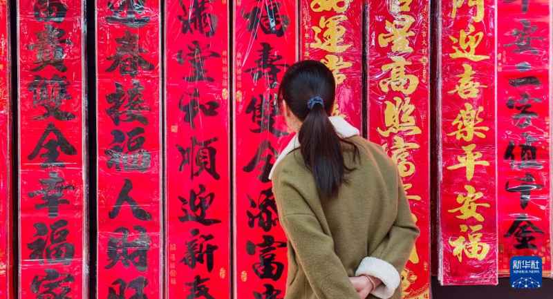 स्प्रिंग फ़ेस्टिवल के आगमन से उत्सव का माहौल गहराया