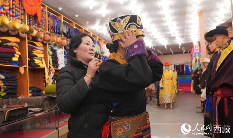 शीत्सांग का मोझू गोंगका: नववर्षीय बाज़ार में समृद्धि और उल्लास की झलक