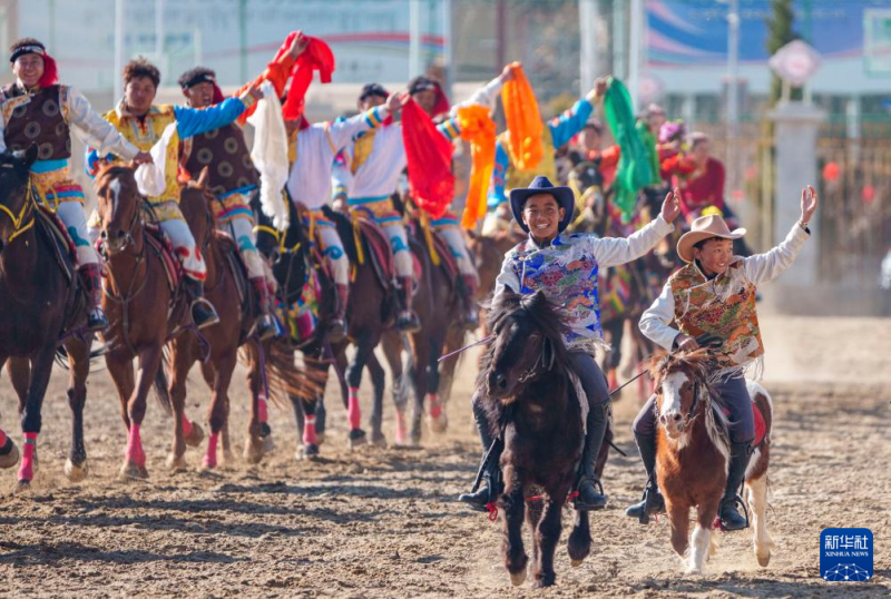 शीत्सांग में अश्व-वर्ष का नववर्षोत्सव, घोड़े पर नए वर्ष का स्वागत