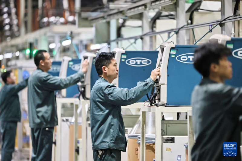 छुट्टियों के बाद कारखानों में रौनक, उत्पादन शुरू