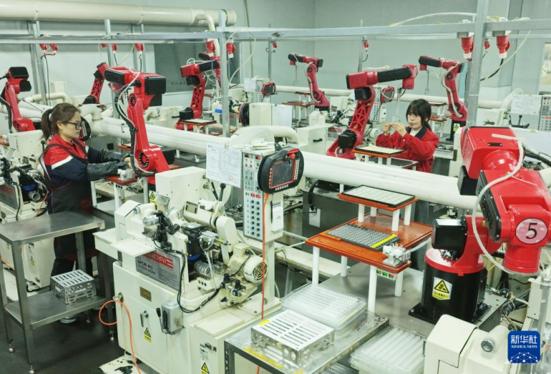 छुट्टियों के बाद कारखानों में रौनक, उत्पादन शुरू