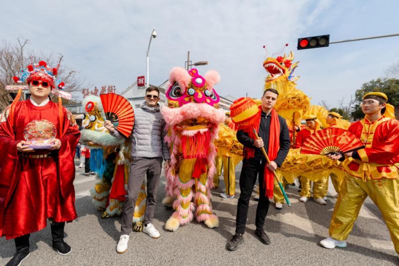 विदेशी से लेकर स्थानीय नागरिकों तक, सभी ने हर्षोल्लास के साथ चीनी नववर्ष मनाया