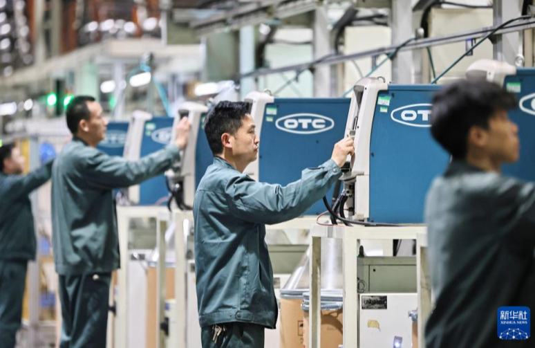 छुट्टियों के बाद कारखानों में रौनक, उत्पादन शुरू